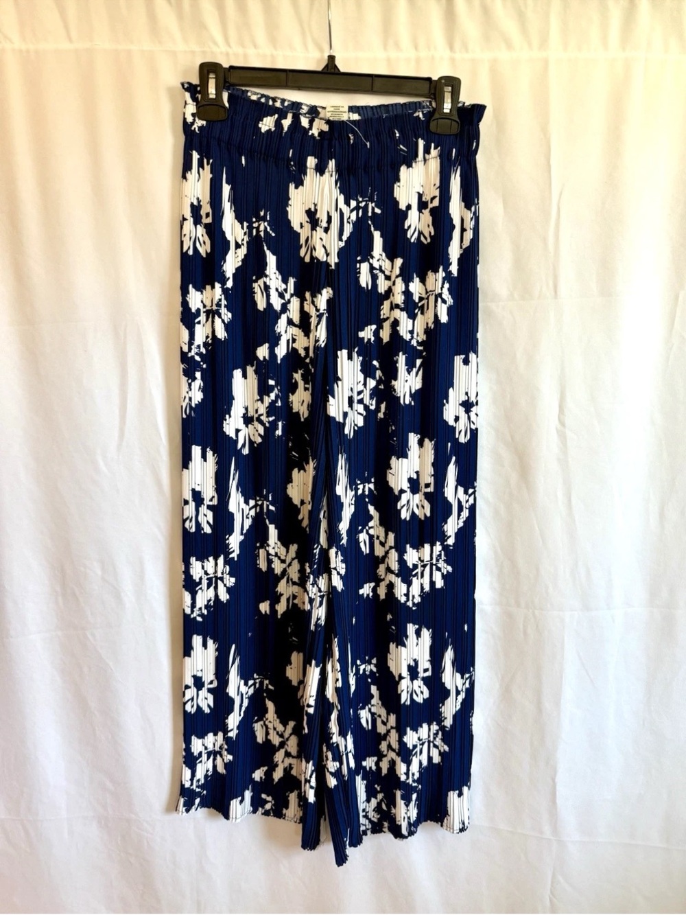 Joie Navy White Floral Pleated Pants - Size Small